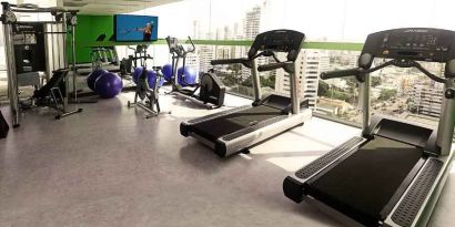 Fitness center at the Hampton by Hilton Cartagena.