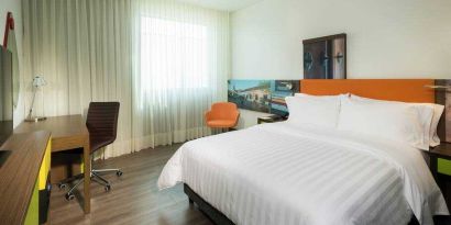 Hotel room with working station at the Hampton by Hilton - Valledupar.