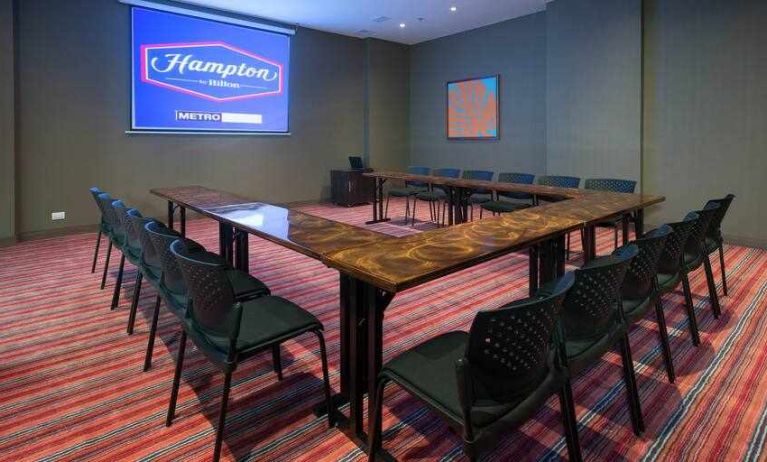 Meeting room with u shape table at the Hampton by Hilton - Yopal.