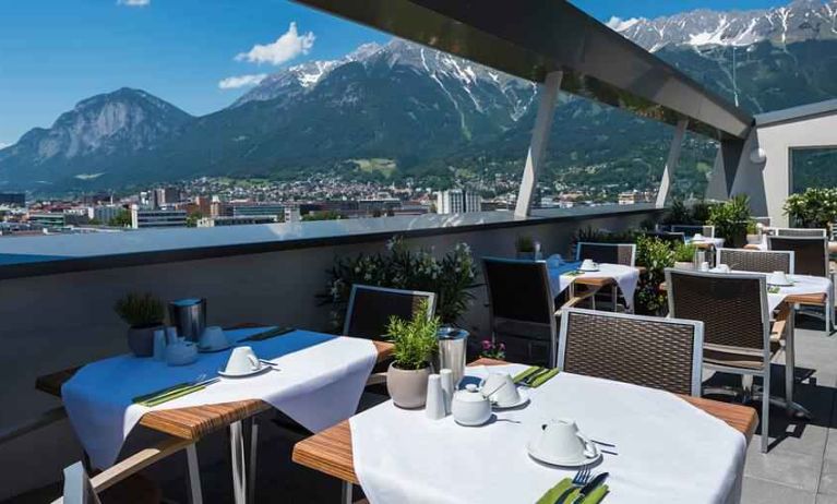 Outdoor terrace perfect as workspace at the Tivoli Innsbruck.