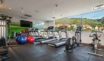 Fitness center at the Hampton By Hilton Bogota Usaquen.