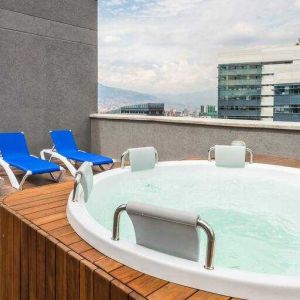 Outdoor terrace with pool at the Hampton by Hilton Medellin Antioquia.