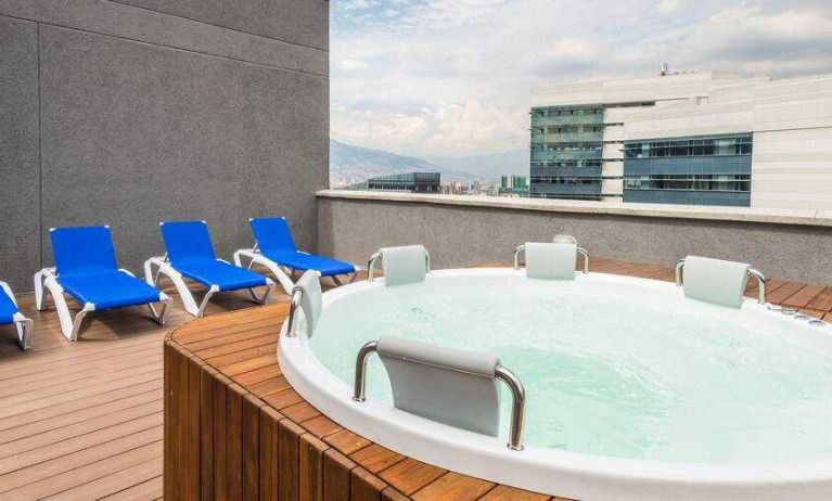 Outdoor terrace with pool at the Hampton by Hilton Medellin Antioquia.