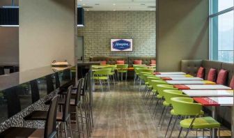 Seating area at the Hampton by Hilton Medellin Antioquia.