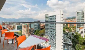 Outdoor terrace suitable as workspace at the Hampton by Hilton Medellin Antioquia.