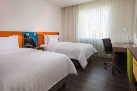 Twin room at the Hampton by Hilton Bucaramanga.