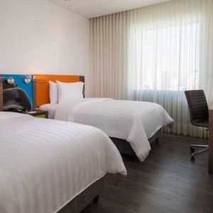 Twin room at the Hampton by Hilton Bucaramanga.