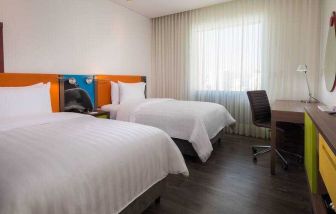 Twin room at the Hampton by Hilton Bucaramanga.