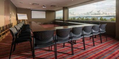 Meeting room at the Hampton by Hilton Bucaramanga.