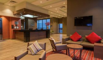 Lobby workspace at the Hampton by Hilton Bogota Airport.