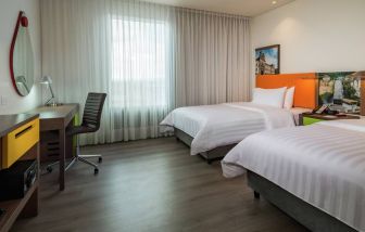 Twin room with working station at the Hampton by Hilton Bogota Airport.