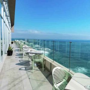 Outdoor terrace overlooking the ocean perfect as workspace at the Hampton by Hilton Antofagasta.