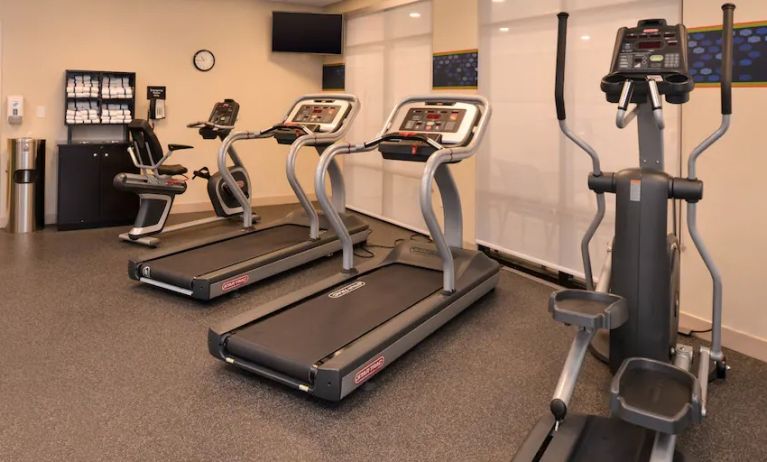 Fitness center at the Hampton Inn Omaha Midtown-Aksarben Area.