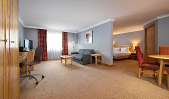 Living-room at the DoubleTree by Hilton Swindon.