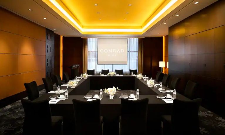 Meeting room at the Conrad Seoul.