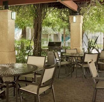 Seating area suitable for co-working at the Hyatt House Pleasanton.