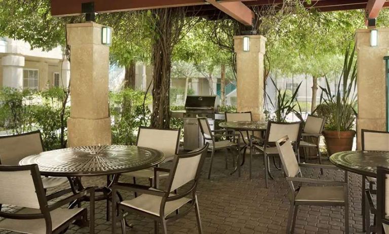 Seating area suitable for co-working at the Hyatt House Pleasanton.