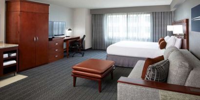 Hotel room with workstation at Courtyard By Marriott Los Angeles LAX/Century Boulevard.