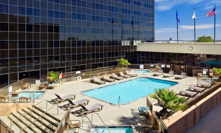 Outdoor pool area suitable for co-working at Hilton Los Angeles Airport.