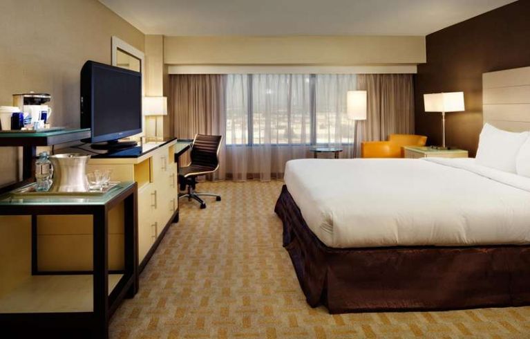 Hilton Los Angeles Airport - LA Day Rooms | HotelsByDay