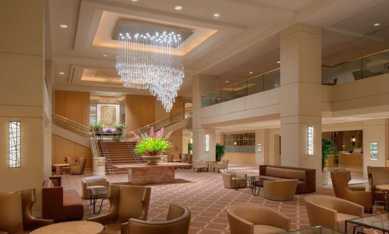 Lobby workspace at Hilton Los Angeles Airport.