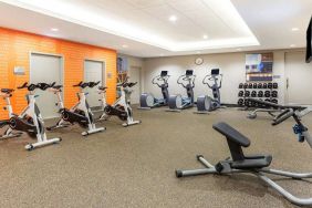 Fitness center at La Quinta Inn & Suites By Wyndham Chicago Downtown.