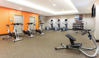 Fitness center at La Quinta Inn & Suites By Wyndham Chicago Downtown.