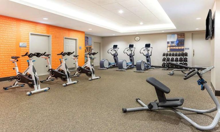 Fitness center at La Quinta Inn & Suites By Wyndham Chicago Downtown.