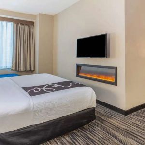 Hotel suite with fireplace and TV screen at La Quinta Inn & Suites By Wyndham Chicago Downtown.