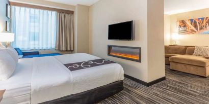 Hotel suite with fireplace and TV screen at La Quinta Inn & Suites By Wyndham Chicago Downtown.