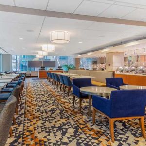 Dining area suitable for co-working at La Quinta Inn & Suites By Wyndham Chicago Downtown.