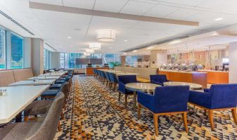 Dining area suitable for co-working at La Quinta Inn & Suites By Wyndham Chicago Downtown.