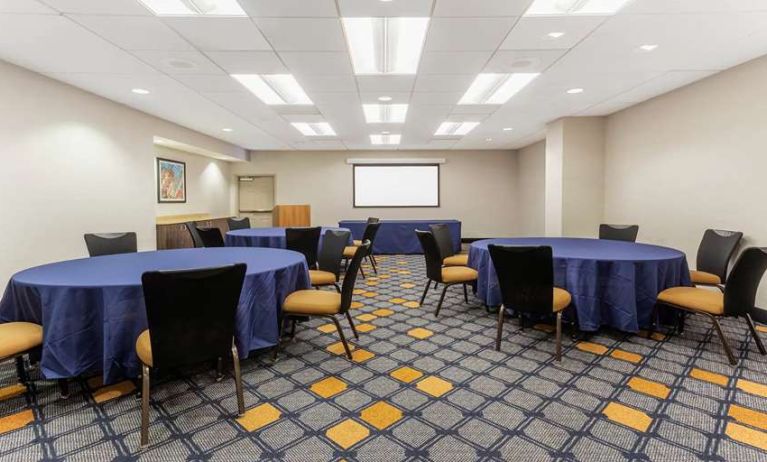 Meeting room with round tables at La Quinta Inn & Suites By Wyndham Chicago Downtown.