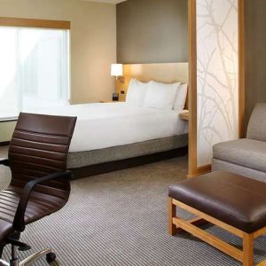 King bedroom room with workstation at Hyatt Place Miami Airport East.