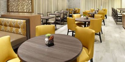 Dining area suitable for co-working at Hyatt Place Miami Airport East.