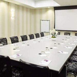 Meeting room with u shape table at Hyatt Place Miami Airport East.