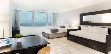 Queen room with workstation at New Point Miami.