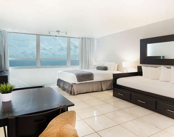 Queen room with workstation at New Point Miami.