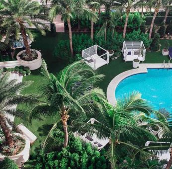 Outdoor pool at Cadillac Hotel & Beach Club, Autograph Collection.