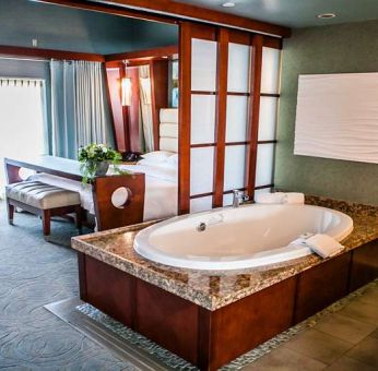 King bedroom with bathtub at Shade Hotel Manhattan Beach.