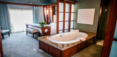 King bedroom with bathtub at Shade Hotel Manhattan Beach.