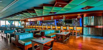 Dining area suitable for co-working at Shade Hotel Manhattan Beach.