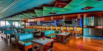 Dining area suitable for co-working at Shade Hotel Manhattan Beach.