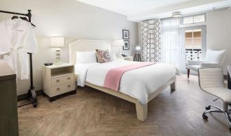 Queen bedroom with desk at Hollywood Hotel.