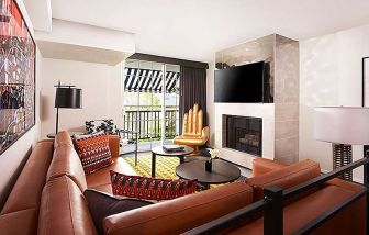 Beautiful hotel suite with sofa, fireplace and TV screen at Le Montrose.