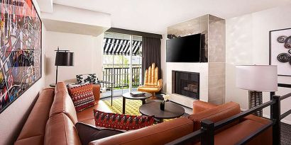 Beautiful hotel suite with sofa, fireplace and TV screen at Le Montrose.