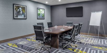 Meeting room at Hampton Inn & Suites Los Angeles/ Hollywood.