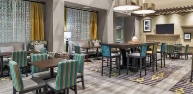 Dining area suitable for co-working at Hampton Inn & Suites Los Angeles/ Hollywood.