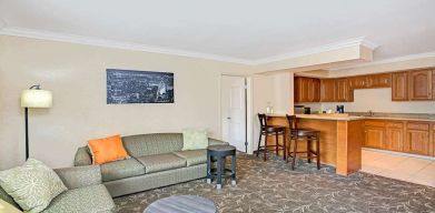 Living room with kitchenette and sofa at Ramada Los Angeles Downtown West.