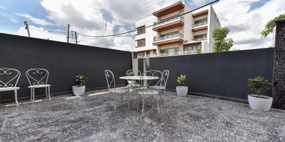 lovely outdoor terrace at Hotel Luxury Stay.